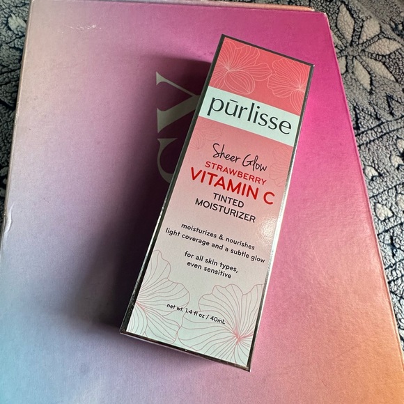 ✨ TINTED MOISTEURIZER✨ - Picture 3 of 4